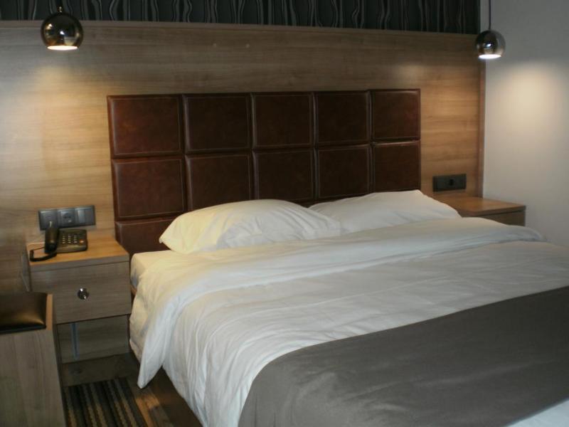 Metropolis Hotel Sérres Eksteriør bilde